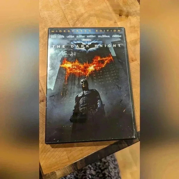 Batman The Dark Knight DVD Widescreen (EUC) - Picture 2 of 6
